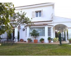 Alsur inmobiliaria vende chalet pareado en Valdelagrana