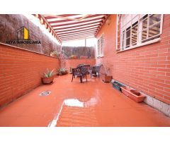 PISO EN MANCHA AMARILLA BAJO CON PATIO