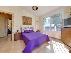 Chalet de 4 dormitorios y 2 baños con parcela de más de 7.000 m²
