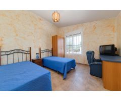 Chalet de 4 dormitorios y 2 baños con parcela de más de 7.000 m²