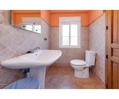 Chalet de 4 dormitorios y 2 baños con parcela de más de 7.000 m²
