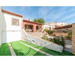 Chalet pareado en Punta Prima (Orihuela costa)