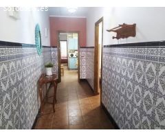 CASA  CHALET EN  PLAYA DE LOS LOCOS .