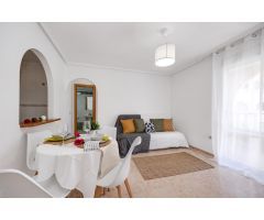 Apartamento de dos dormitorios en residencial con piscina