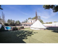 ¡No deje pasar esta oportunidad! Chalet exclusivo en venta en Pueblo Levantino, Santa Pola.
