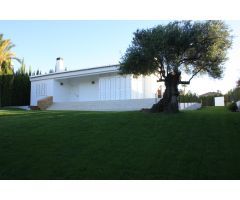 Exclusivo chalet moderno en primera línea de Alenda Golf