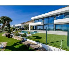 VILLA DE LUJO EN FINESTRAT CON VISTAS AL MAR