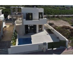 VILLA DE EXCELENTE UBICACION COSTA Y GOLF