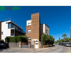 Casa individual de tres dormitorios mas torreón.