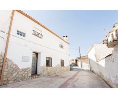 Aléjate del ruido y del estrés en esta maravillosa casa en plena naturaleza a un precio inmejorable!