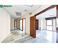 Magnifico piso u oficina en pleno centro de Granada.