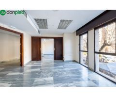 Magnifico piso u oficina en pleno centro de Granada.