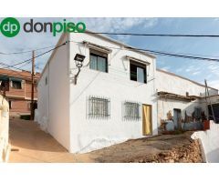 Bonita casa de pueblo con preciosas vistas a la montaña.