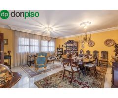 Dos casas juntas en una, casa Premium de 8 habitaciones, 5 baños y ascensor, lujo.