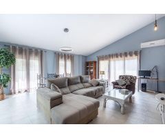 EXCLUSIVIDAD, ESPACIO Y LUJO EN CORTIJO DE SAN JAVIER – ¡UN CHALET ÚNICO!