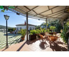 ???? ¡Espectacular chalet con piscina, jardines y salón de fiestas en Puerto Lope (Moclín)!