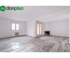 CASA CON PISCINA Y PARCELA EN JUN