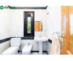 Exclusiva vivienda en El Serrallo con jardín, apartamento independiente y espectaculares vistas