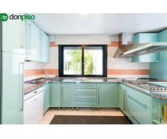 Exclusiva vivienda en El Serrallo con jardín, apartamento independiente y espectaculares vistas