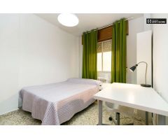 Acogedora habitación con llave independiente en apartamento compartido, Ronda