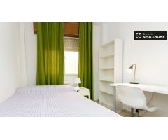 Acogedora habitación con llave independiente en apartamento compartido, Ronda