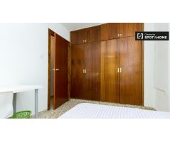 Acogedora habitación con llave independiente en apartamento compartido, Ronda