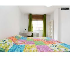 Habitación luminosa con calefacción en piso compartido, Ronda