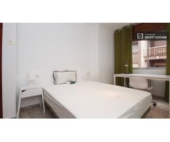 Habitación luminosa con calefacción en piso compartido, Ronda