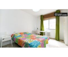 Habitación luminosa con calefacción en piso compartido, Ronda