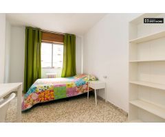 Habitación equipada con calefacción en piso compartido, Ronda