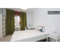 Habitación equipada con calefacción en piso compartido, Ronda