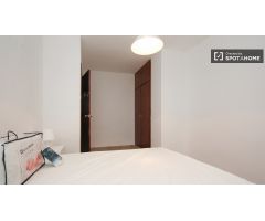 Habitación equipada con calefacción en piso compartido, Ronda