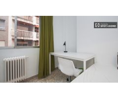Habitación equipada con calefacción en piso compartido, Ronda