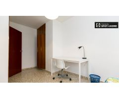 Habitación equipada con calefacción en piso compartido, Ronda