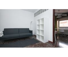 Habitación equipada con calefacción en piso compartido, Ronda