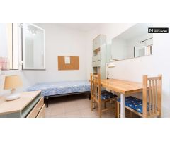 Gran habitación con armario independiente en el apartamento de 4 dormitorios, Argüelles