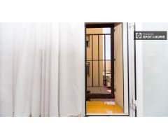 Gran habitación con armario independiente en el apartamento de 4 dormitorios, Argüelles