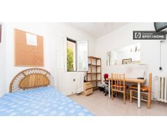 Gran habitación con armario independiente en el apartamento de 4 dormitorios, Argüelles