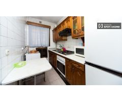 Gran habitación con armario independiente en el apartamento de 4 dormitorios, Argüelles