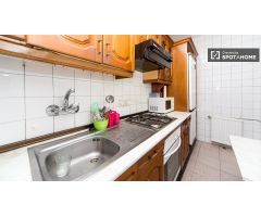 Gran habitación con armario independiente en el apartamento de 4 dormitorios, Argüelles