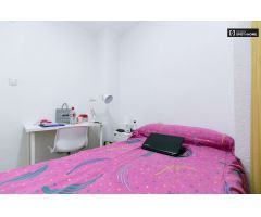 Acogedora habitación con cama individual en alquiler en Centro