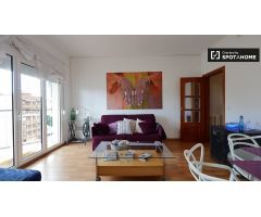 Moderno apartamento de 3 dormitorios con balcones en alquiler en Sant Martí