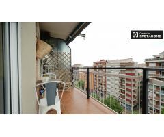 Moderno apartamento de 3 dormitorios con balcones en alquiler en Sant Martí