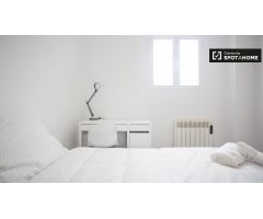Se alquila habitación ordenada en apartamento de 4 dormitorios en Puente de Vallecas