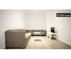 Se alquila habitación ordenada en apartamento de 4 dormitorios en Puente de Vallecas