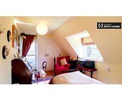 Acogedora habitación en casa de 4 dormitorios en Villafranca del Castillo