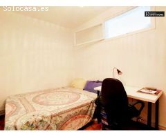 Habitación amueblada en apartamento de 6 dormitorios en Lavapiés