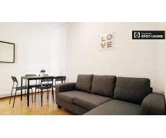Habitación amueblada en apartamento de 6 dormitorios en Lavapiés