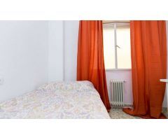 Habitación con escritorio y cama individual en alquiler en apartamento de 5 dormitorios en Ronda