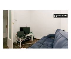 Habitación con escritorio y cama individual en alquiler en apartamento de 5 dormitorios en Ronda